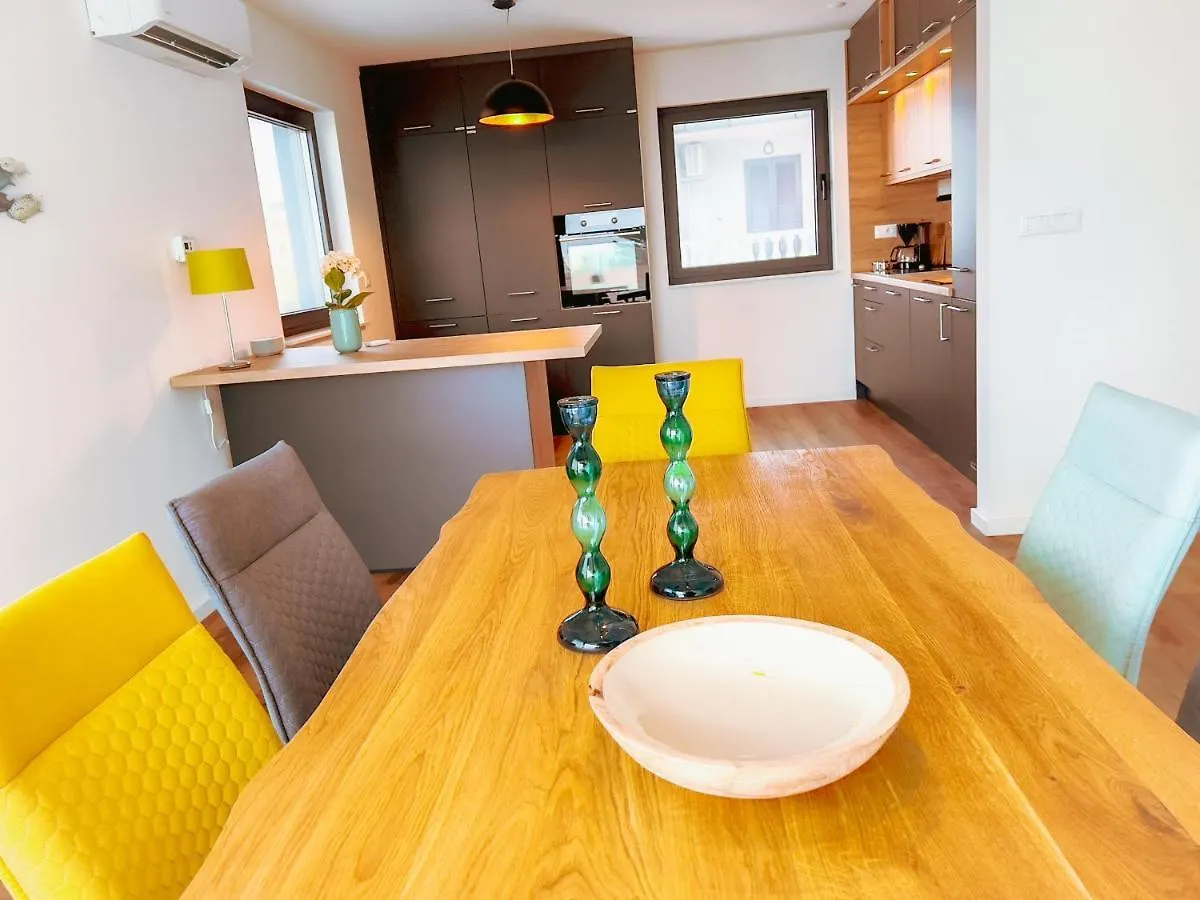 Villa Mirno More Apartments Malinska Croatia
