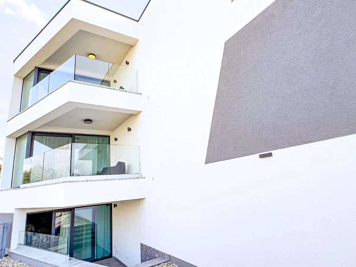 Villa Mirno More Apartments Malinska
