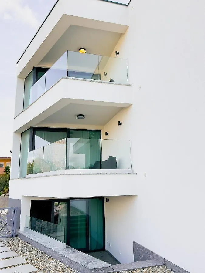 Villa Mirno More Apartments Malinska